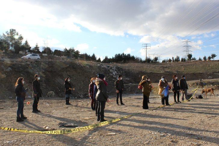 Gölbaşın’da köpeklerin katledildiği yere karanfil bırakıldı G1