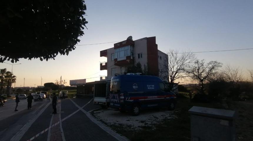 Antalya'da korkun&ccedil; olay! Annesini bı&ccedil;aklayarak &ouml;ld&uuml;rd&uuml;