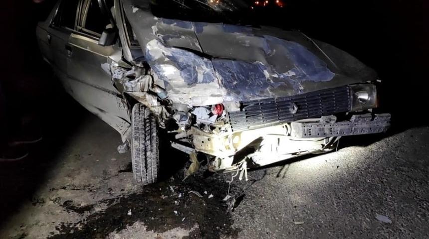 2 otomobil kafa kafaya &ccedil;arpıştı: 1&rsquo;i ağır 3 yaralı