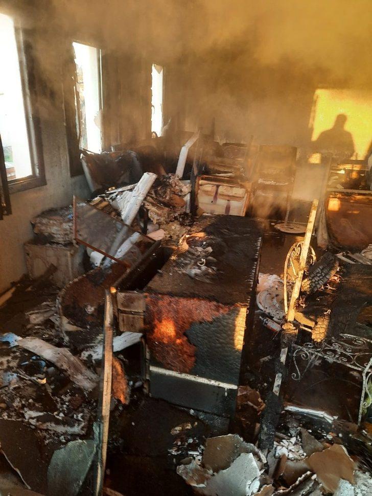 Depoyu yakıp kaçtılar G1