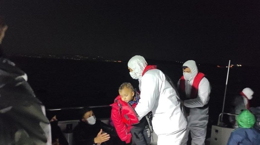 Lastik botla s&uuml;r&uuml;klenen 23 g&ouml;&ccedil;men kurtarıldı