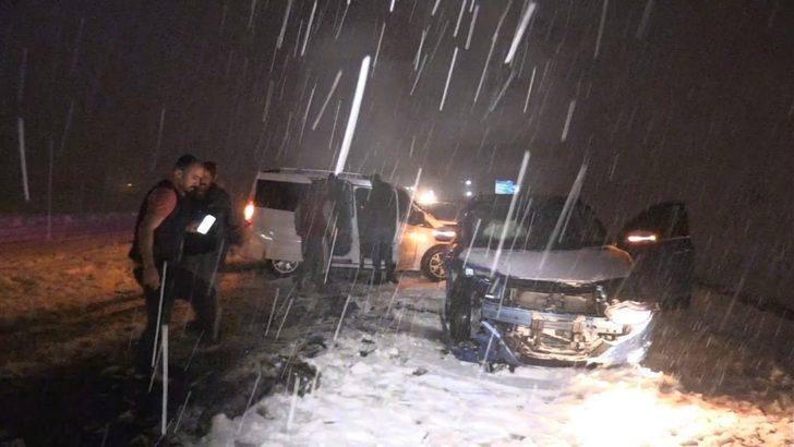 Muş’ta trafik kazasında kafası kanayan sürücü acısını unutup aracının derdine düştü G4