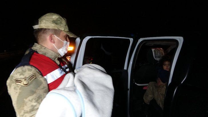 Muş’ta tipide aracı arıza veren 5 kişilik ailenin yardımına Mehmetçik koştu G2