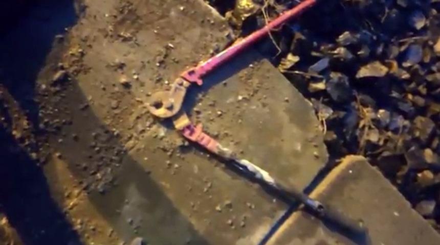 İstanbul&rsquo;da metro hattında korku dolu anlar: Elektrik telleri havai fişek gibi patladı