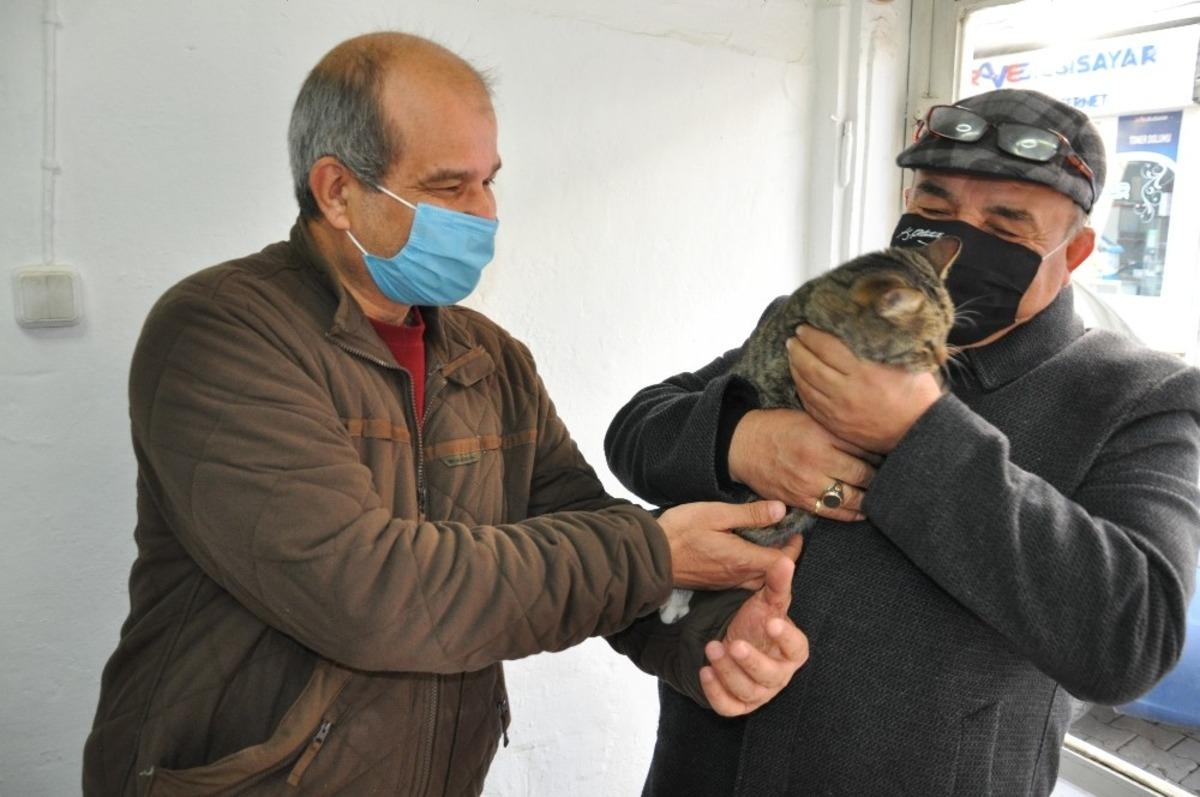 Kayıp kedisine 6 g&uuml;n sonra kavuştu