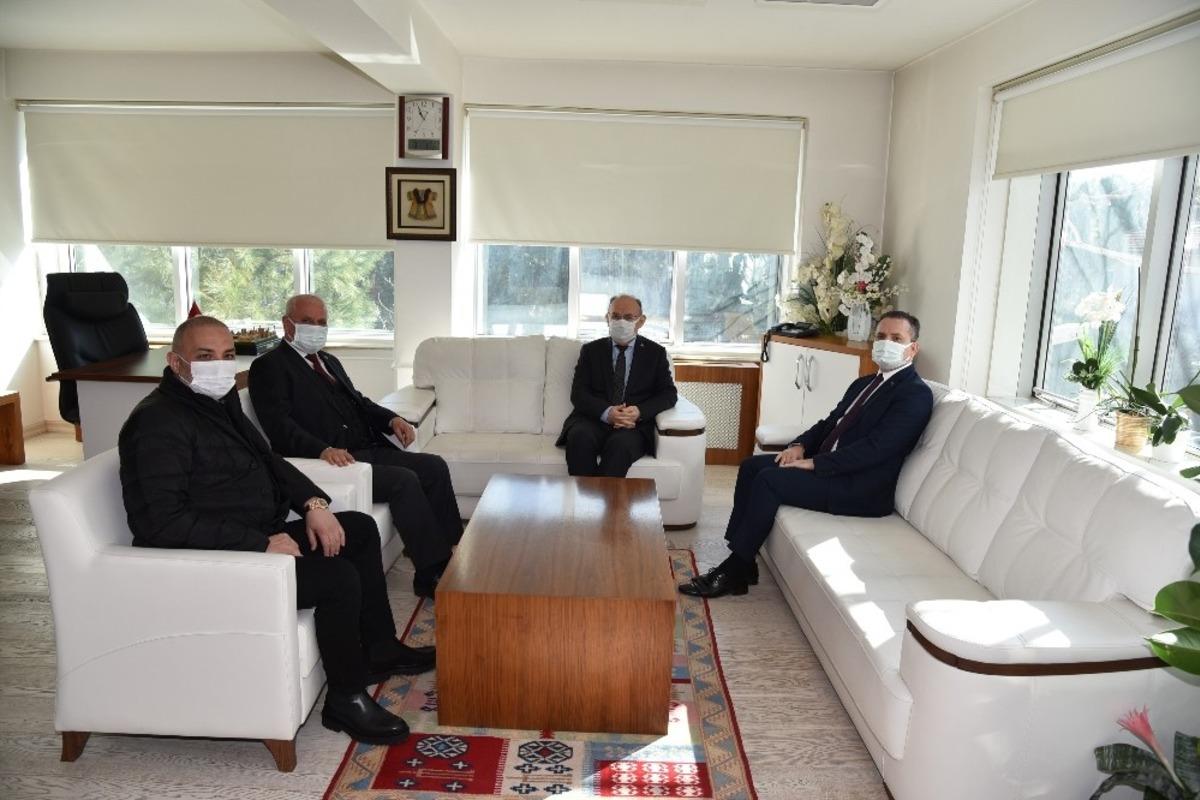 Vali Karadeniz Soma&rsquo;da incelemelerde bulundu