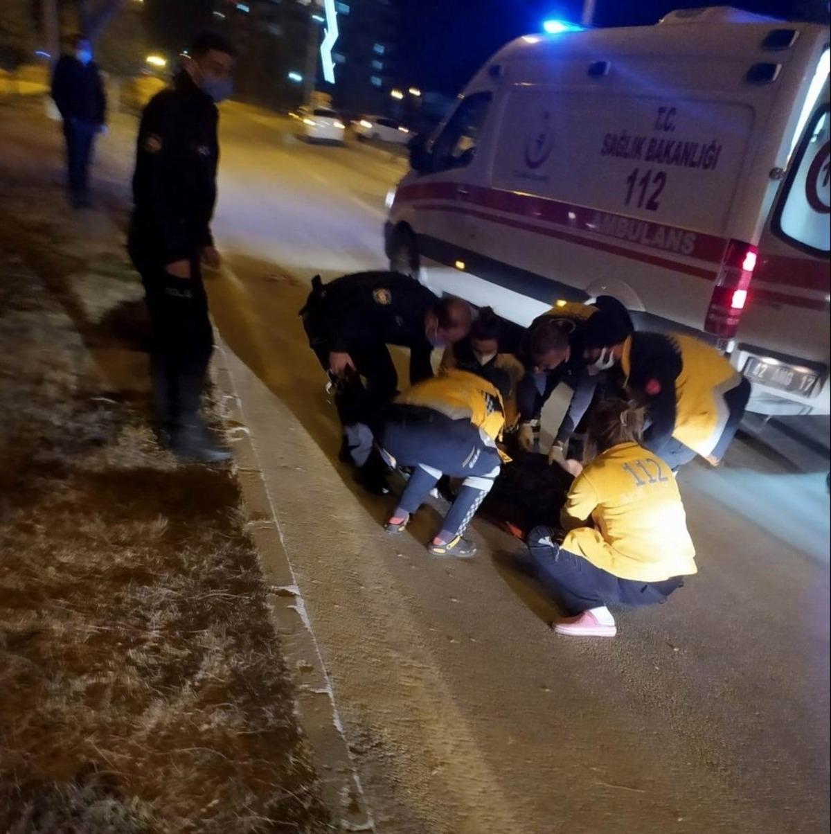 Hafif ticari aracın &ccedil;arptığı yaya ağır yaralandı