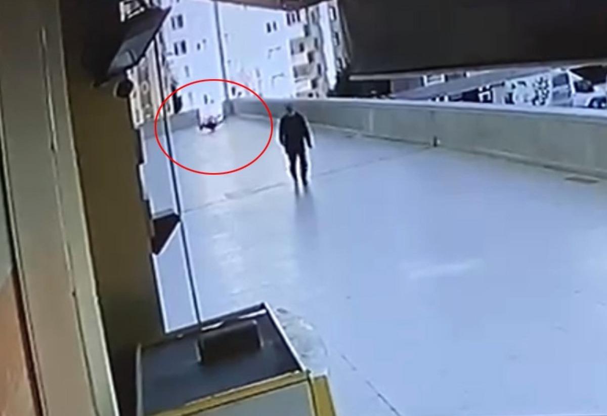 16 yaşındaki gencin 12&rsquo;nci kattan d&uuml;şmesi kamarada