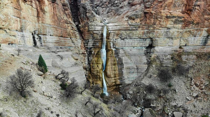 Pülümür Vadisi'nin saklı güzelliği Çırtan Şelalesi! Gören hayran kalıyor