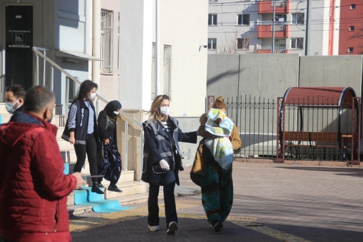 Kayseri polisinden şafak operasyonu