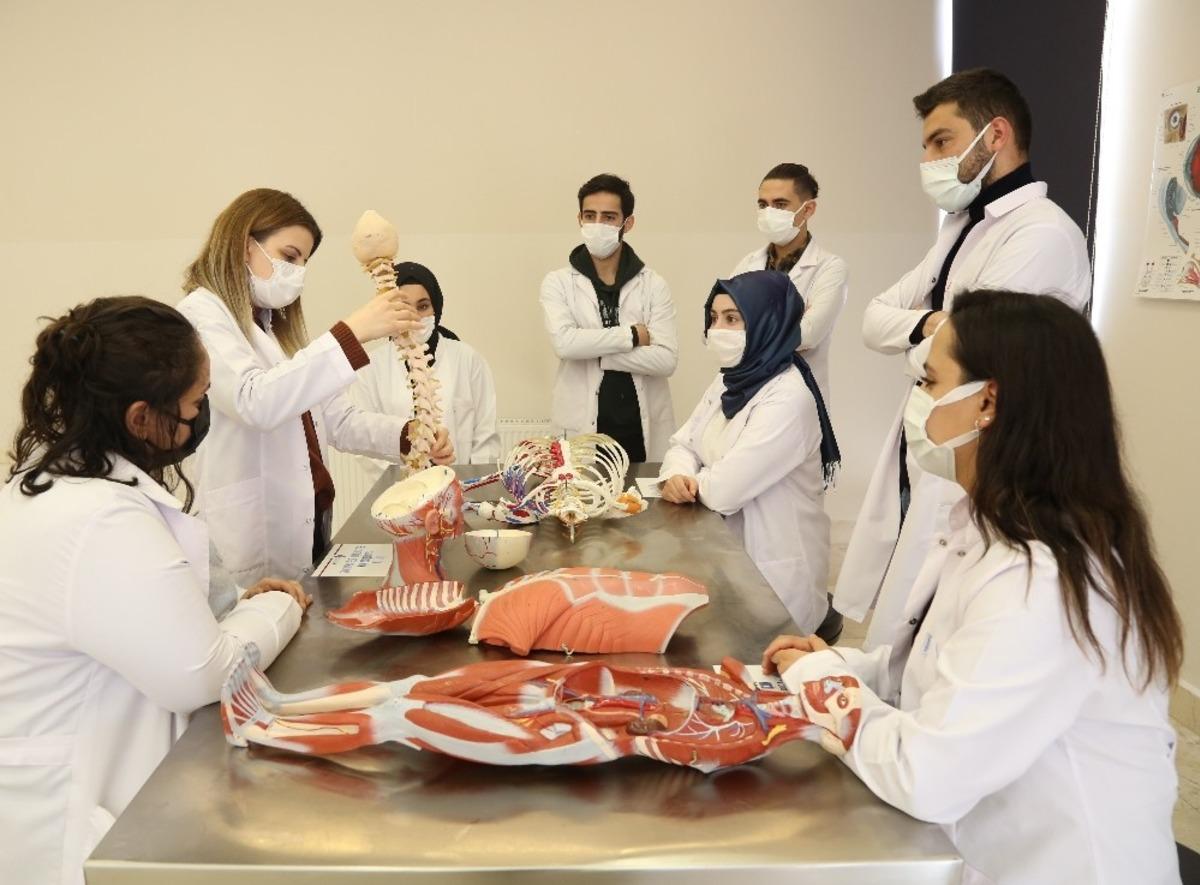 Koronavir&uuml;s  s&uuml;recinde fiziksel aktivite ihmal edilmemeli