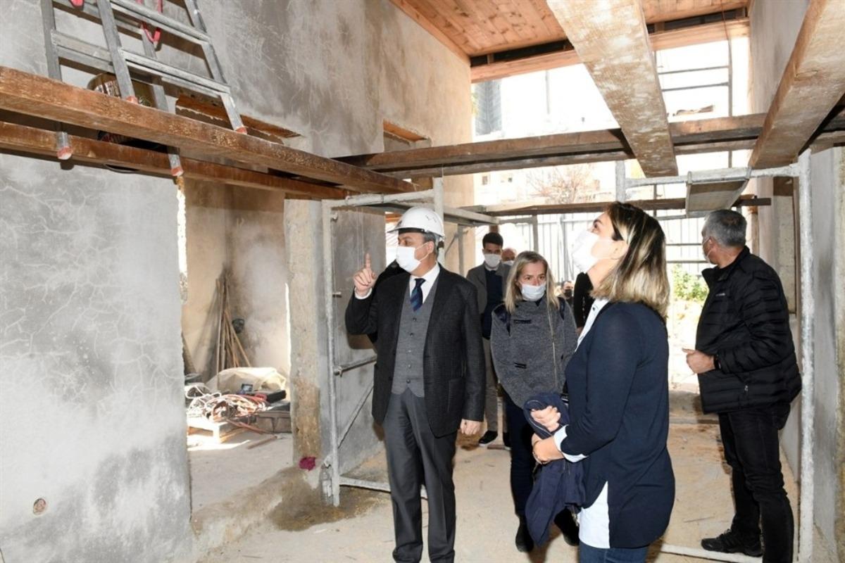 Vali Su, &lsquo;İz Bırakanlar M&uuml;zesi&rsquo; &ccedil;alışmalarını inceledi