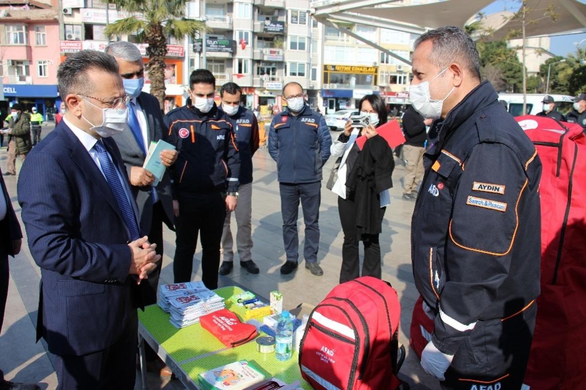 Vali Aksoy, AFAD &Ccedil;adırını Ziyaret Etti