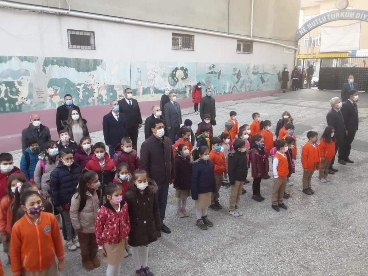 Kula&rsquo;daki okullarda y&uuml;z y&uuml;ze eğitim başladı