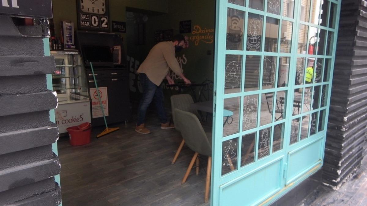 Kafe ve restoranlar ilk masa m&uuml;şterilerini almaya başladı