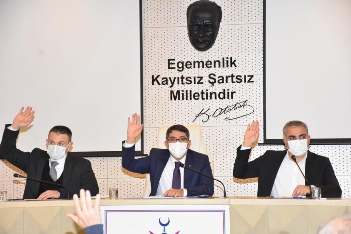 Şehzadeler Belediyesi esnafın pandemi y&uuml;k&uuml;ne omuz verdi
