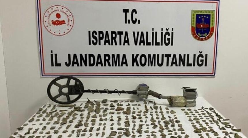 Isparta&rsquo;da elindeki tarihi eserleri satmak isteyen şahsa operasyon