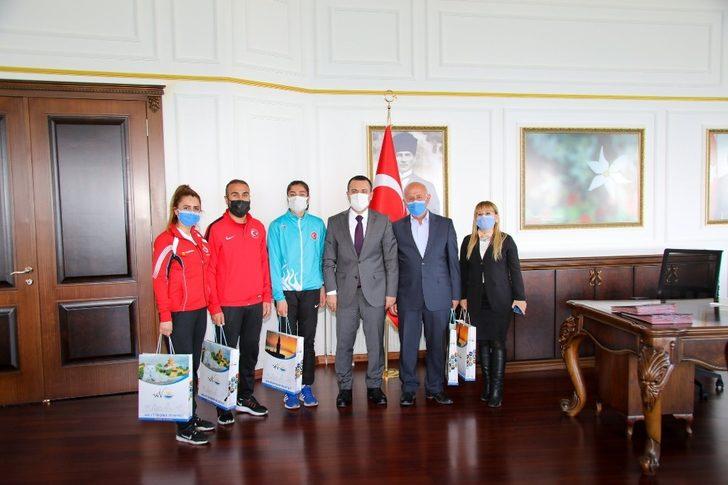 Dünya rekoru kıran sporcudan Kaymakam Türkman’a ziyaret G1
