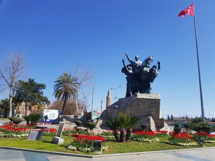 Antalya’da açan 161 bin lale ve sümbül görenleri hayran bırakıyor G1