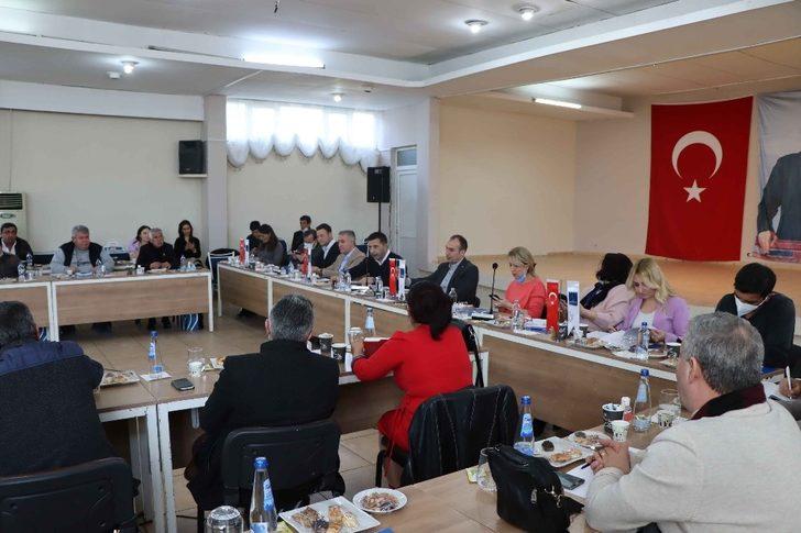 Başkan Ömer Günel muhtarlarla buluştu, sorunlarını dinledi G3