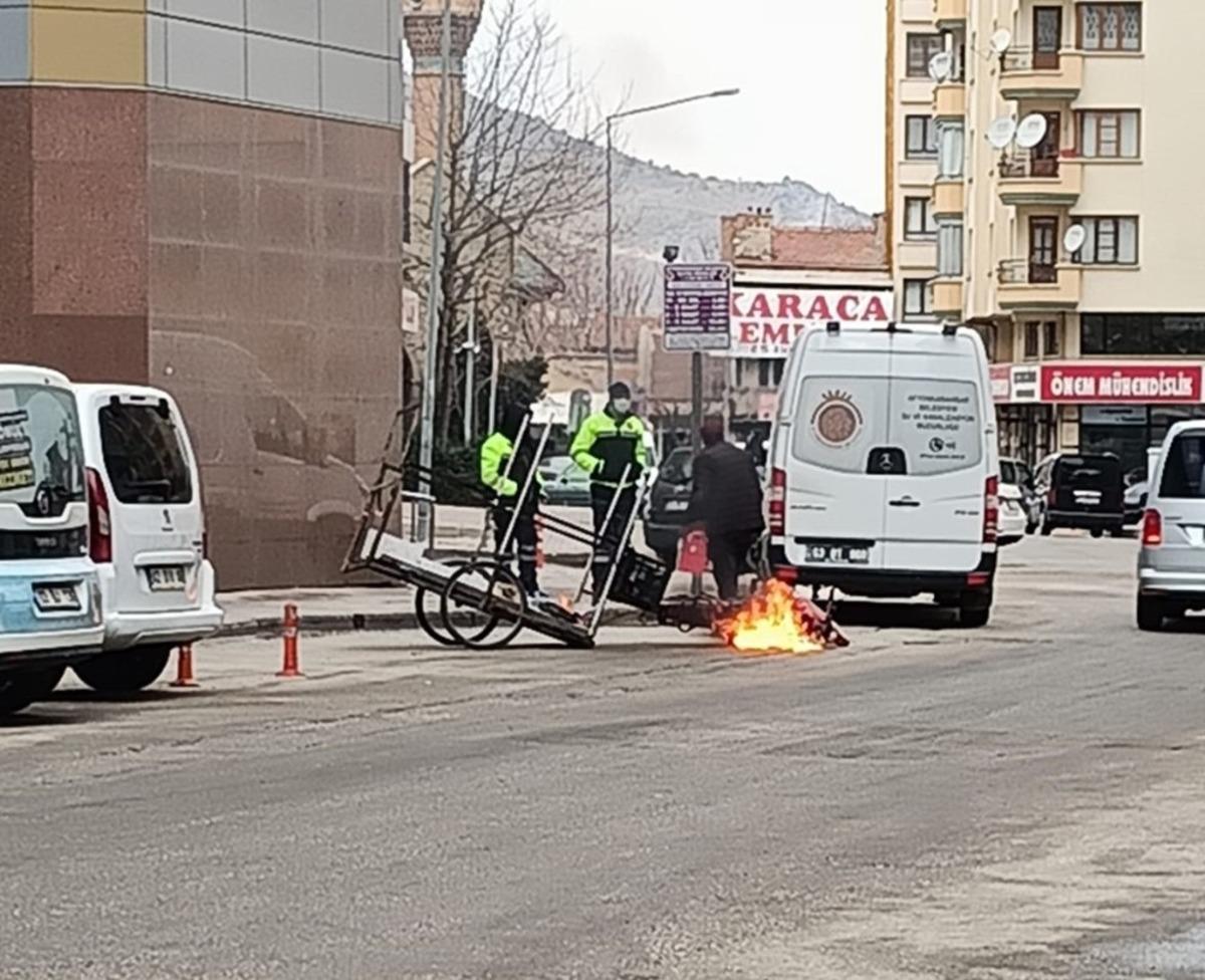 Benzin d&ouml;k&uuml;p ekmek teknesini b&ouml;yle yaktı