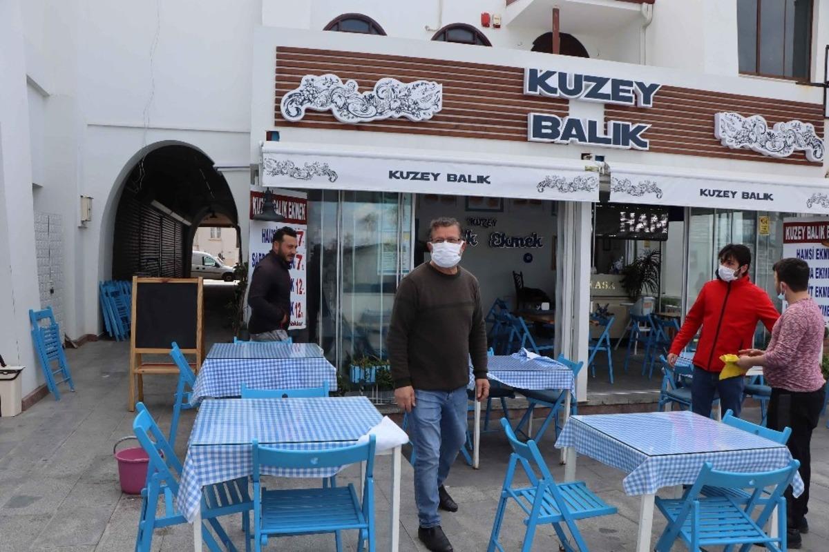 Kuşadası&rsquo;nda normalleşme s&uuml;reci başladı, lokantalar ve kafeler a&ccedil;ıldı
