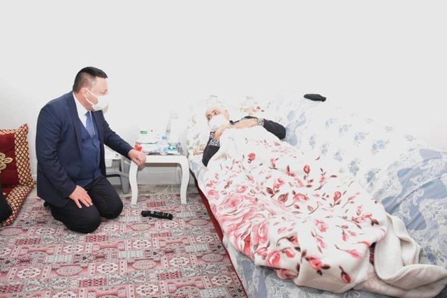 Başkan Beyoğlu’ndan kanser hastasına moral ziyareti