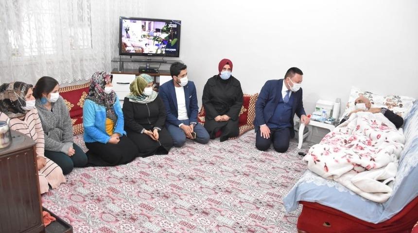 Başkan Beyoğlu&rsquo;ndan kanser hastasına moral ziyareti