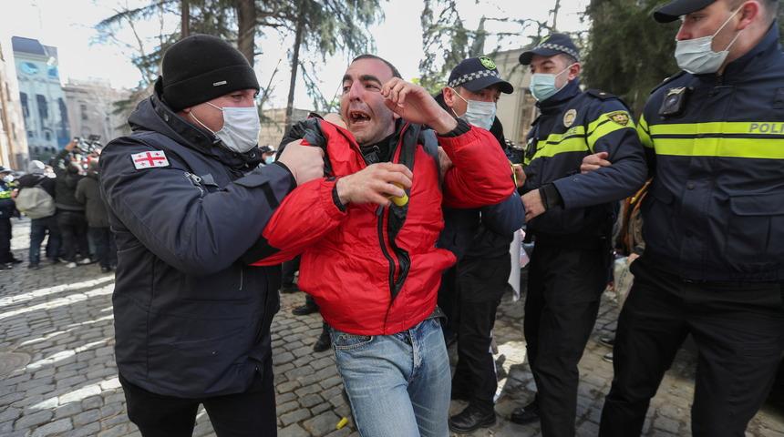 Gürcistan hükümeti erken seçimi kabul etmiyor
