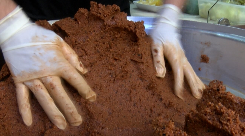 Çiğ köfte ustalarından uyarı: Hileye dikkat edin, içine bulyon koyarak...