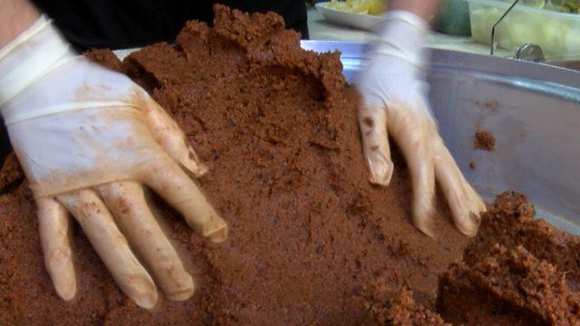 Çiğ köfte ustalarından uyarı: Hileye dikkat edin, içine bulyon koyarak...