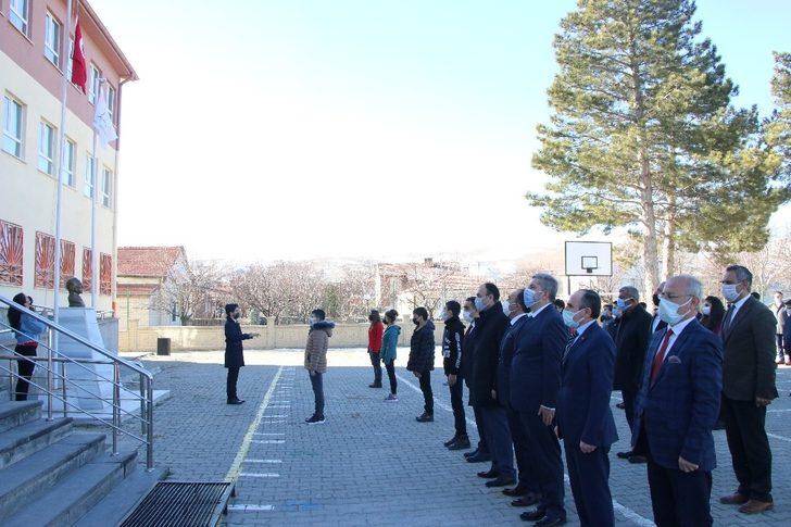 İl Milli Eğitim Müdürü Çandıroğlu ilk ders zilini çaldı G4