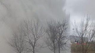 İstanbul'da su borusu patladı, yol göle döndü