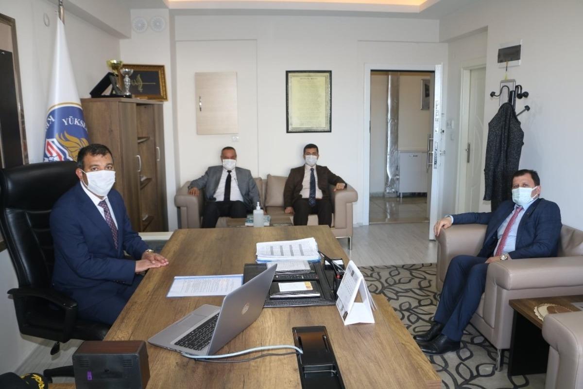 Kabakcı, Talas Gen&ccedil;lik Merkezi ve Seyyid Burhaneddin Erkek &Ouml;ğrenci Yurdu&rsquo;nda incelemelerde bulundu