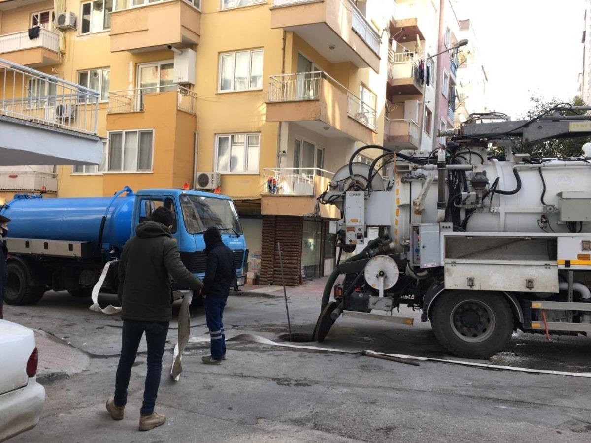 Kanalizasyon hattından &ccedil;ıkanlar şok etti
