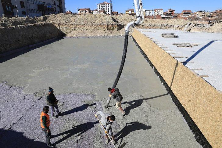 Battalgazi’de yarı olimpik kapalı yüzme havuzu için ilk kazma vuruldu G3