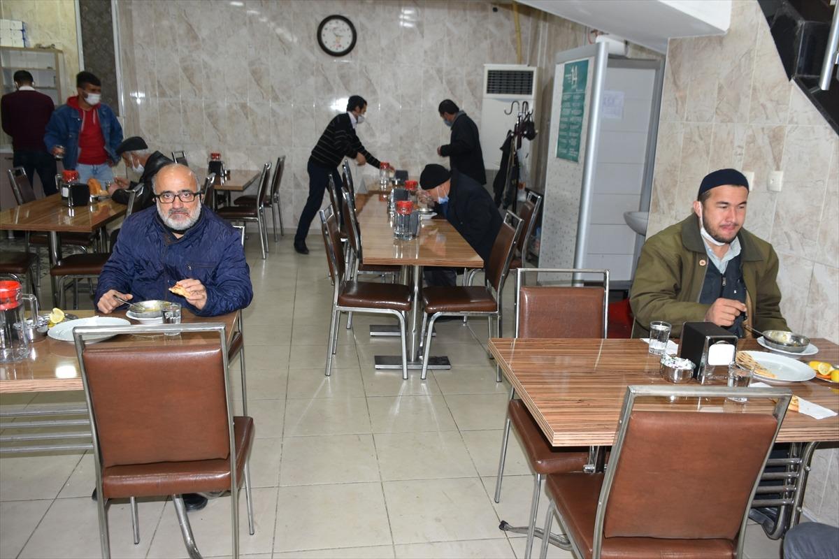 Şanlıurfa, Malatya, Kilis ve Kahramanmaraş'ta kontroll&uuml; normalleşme s&uuml;recinde işletmeler hizmete a&ccedil;ıldı