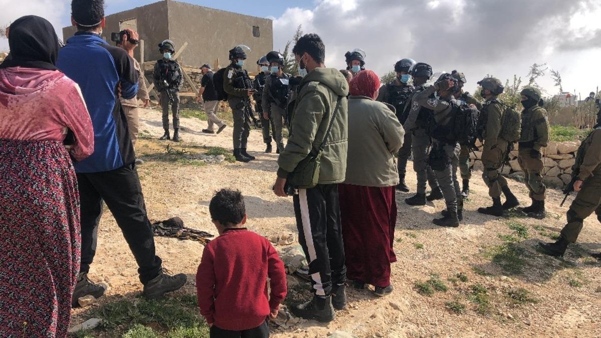 İsrail g&uuml;&ccedil;leri Filistinlilere ait 3 evi yıktı