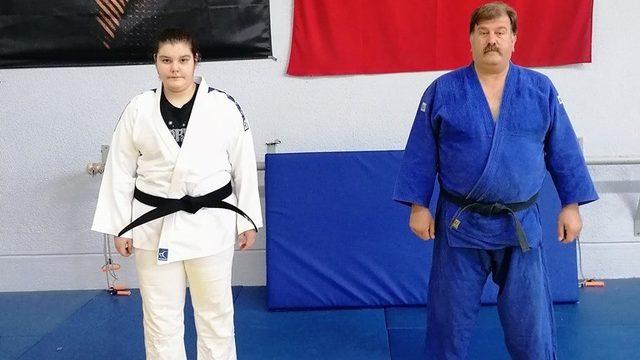 Şampiyon judocu babasının izinde gidiyor