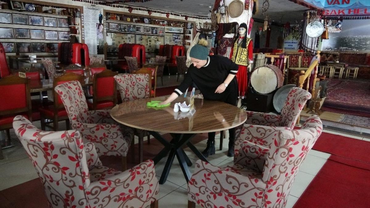 Kısıtlamanın kaldırıldığı Van&rsquo;da esnaf hazırlıklarını tamamladı