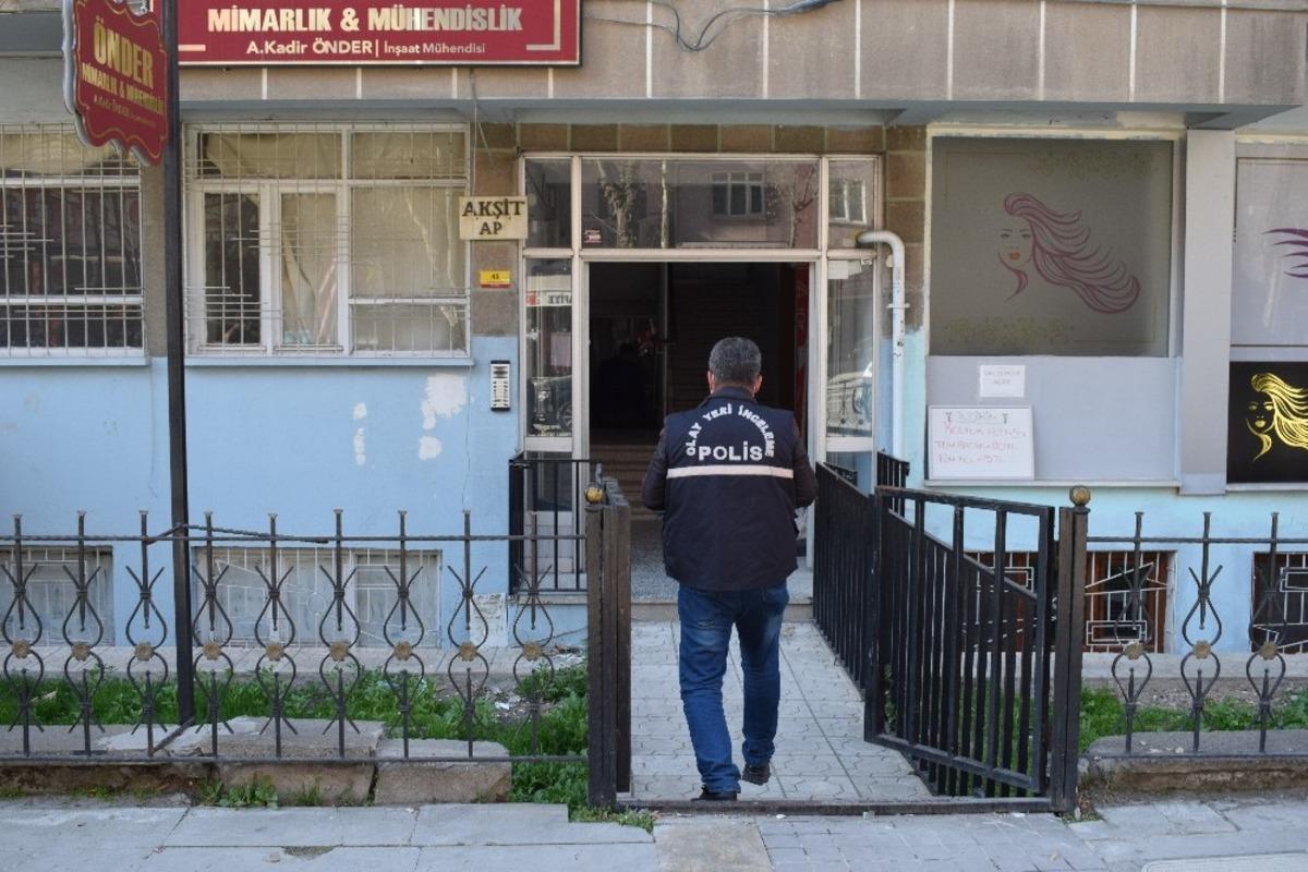 Tartıştığı eski eşini bı&ccedil;akla yaraladı