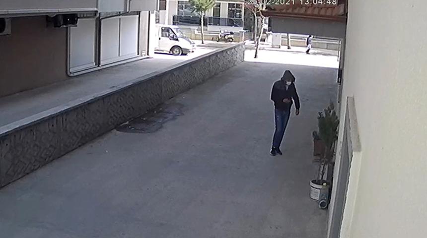 'Kimlik bilgilerin kopyalandı' diyerek 38 bin TL dolandırdı