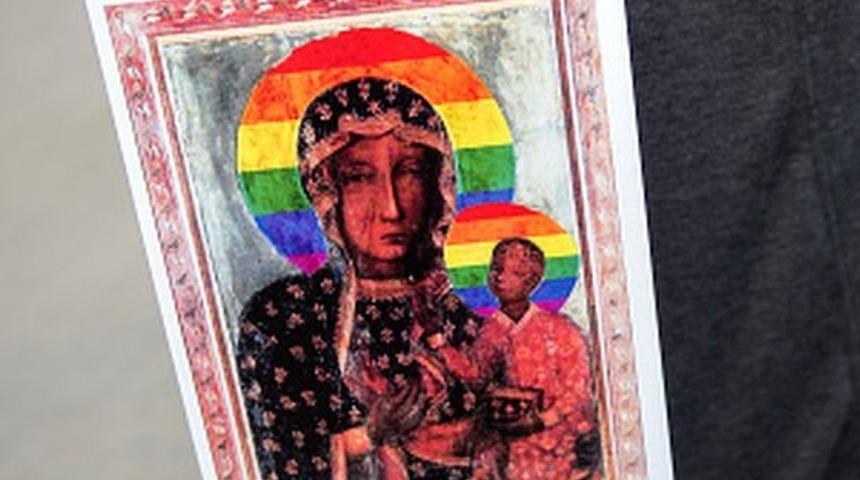 Polonya'da Meryem Ana'yı LGBTİ sembol&uuml;yle tasvir eden aktivistler beraat etti