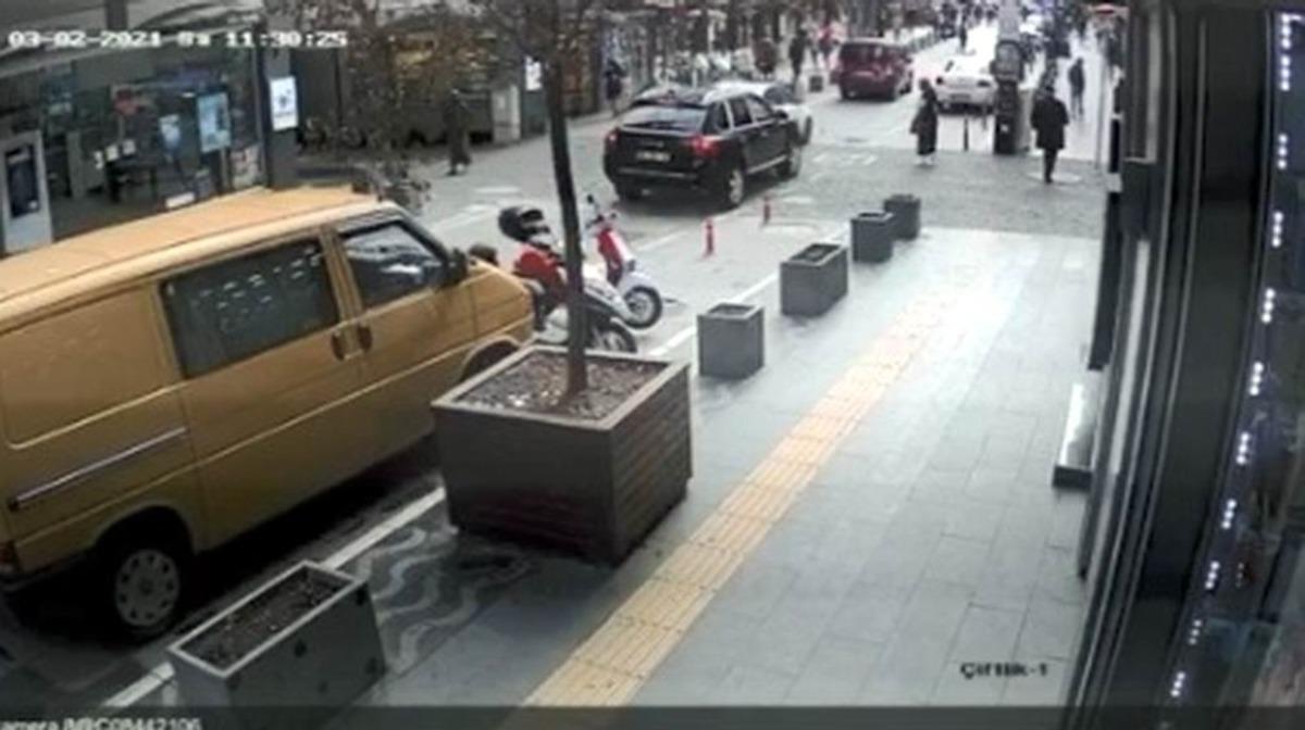 L&uuml;ks cipin 3 kişinin yaralanmasına yol a&ccedil;tığı kaza kamerada