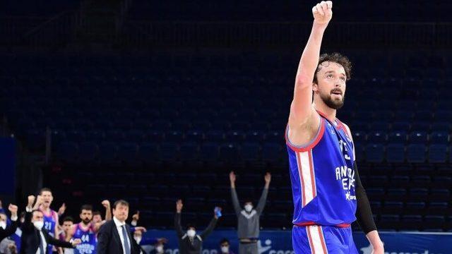 Anadolu Efes'ten üst üste 5. galibiyet