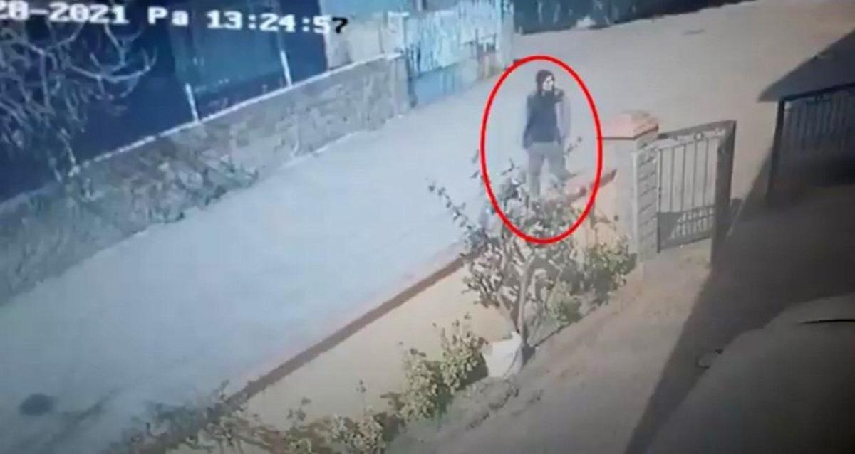 Ataşehir&rsquo;de pes dedirten hırsızlık: &Ouml;nce anahtarı sonra otomobili &ccedil;aldı