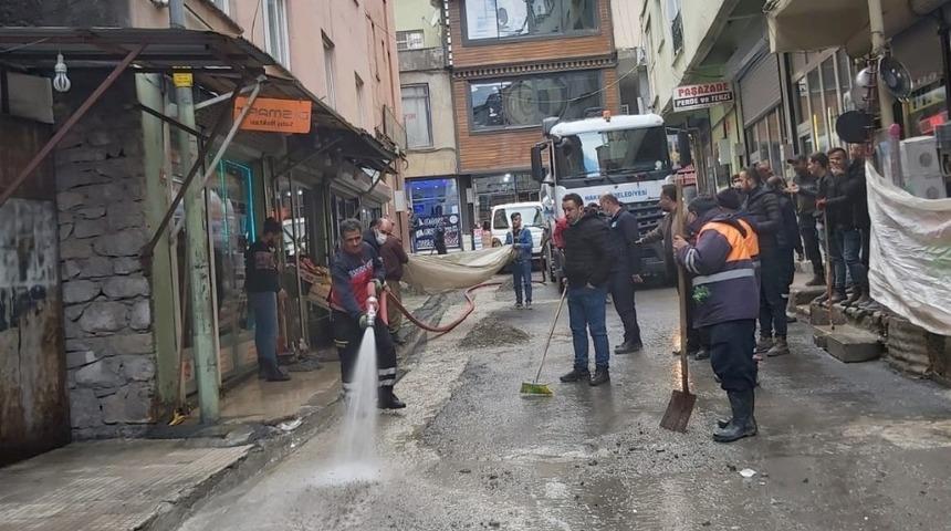 Hakkari Belediyesi ekipleri kirliliğe geçit vermiyor