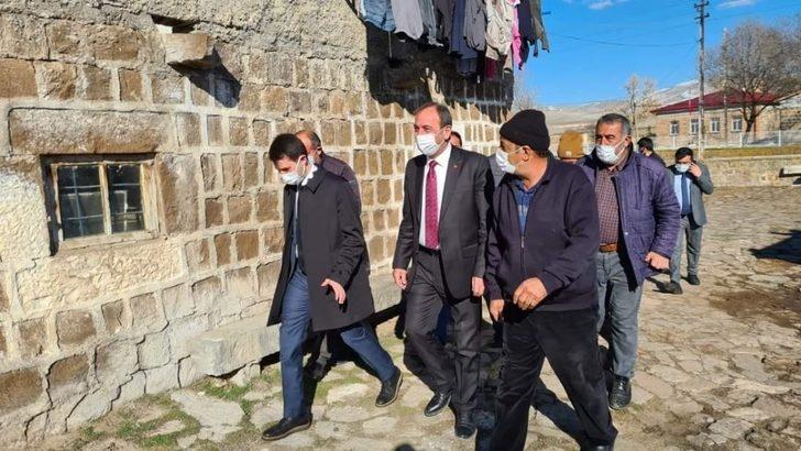 Tomarza Kaymakamı Cebeci ve Başkan Şahin 12 hayvanı telef olan vatandaşa geçmiş olsun ziyaretinde bulundu G2