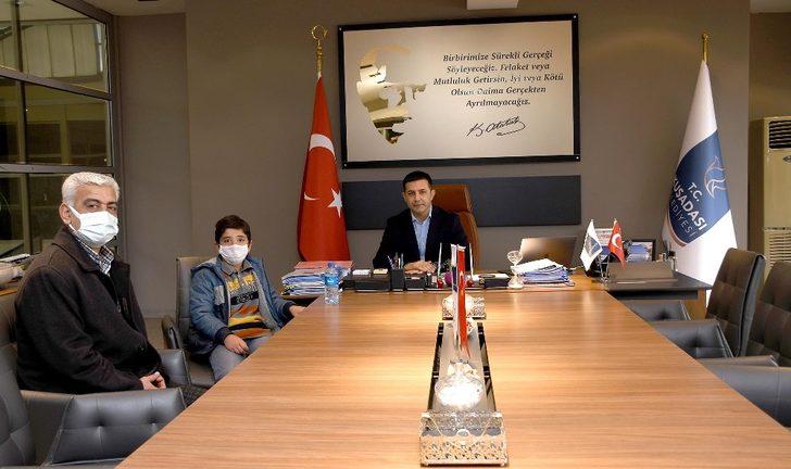 Başkan Günel,Minik Efe’ye verdiği karne hediyesi sözünü tuttu G2