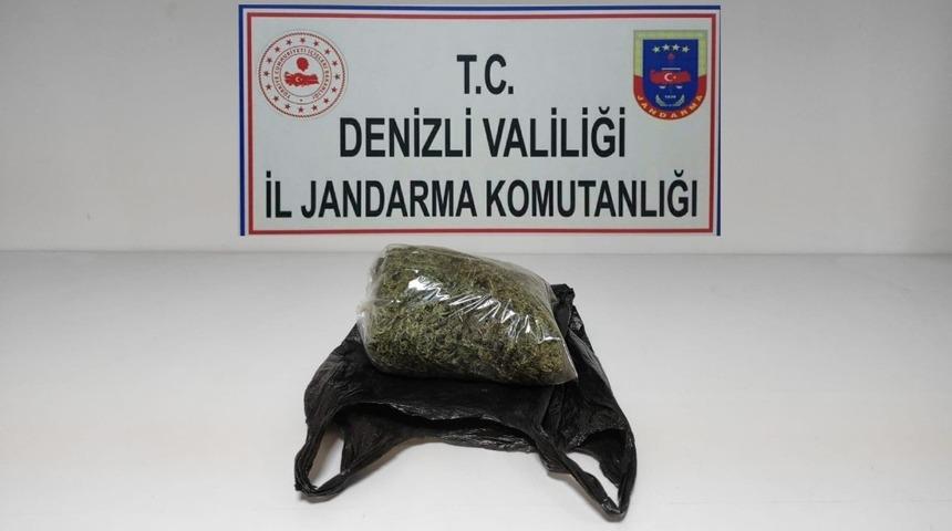 15 yıllık hapis cezasından sahte kimlikle ka&ccedil;an tacir jandarmaya yakalandı